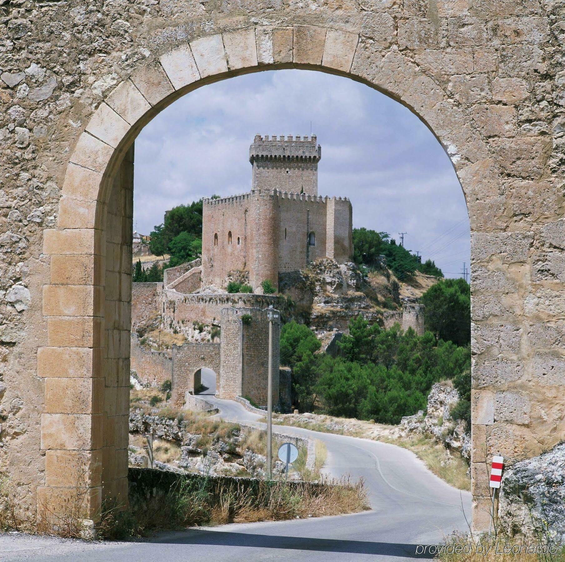 Отель Parador De Аларкон Экстерьер фото