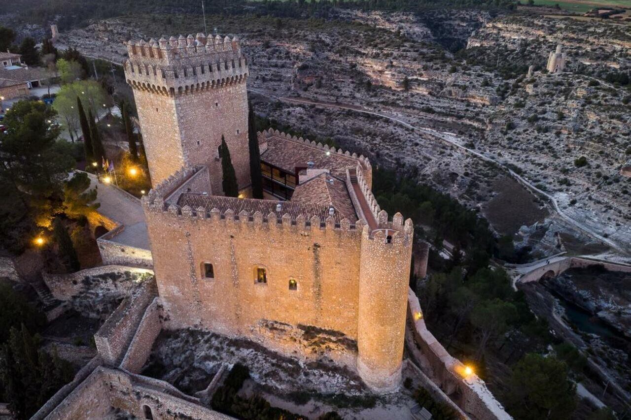 Отель Parador De Аларкон Экстерьер фото